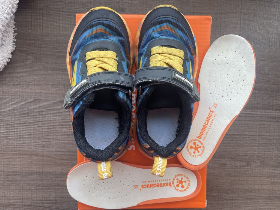 Маратонки Biomechanics 25 размер