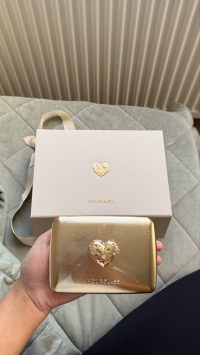 Hourglass love custom