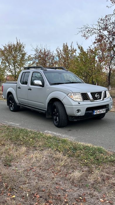 Vând nisan navara D40