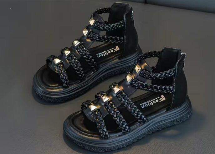 Продам  сандали 26 размер