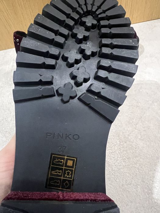 Велурени обувки Pinko