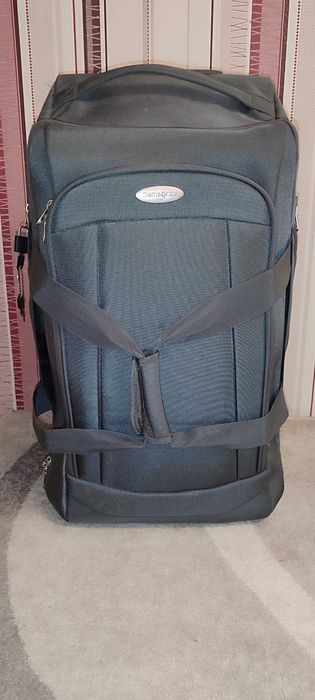 Продам отличный чемодан