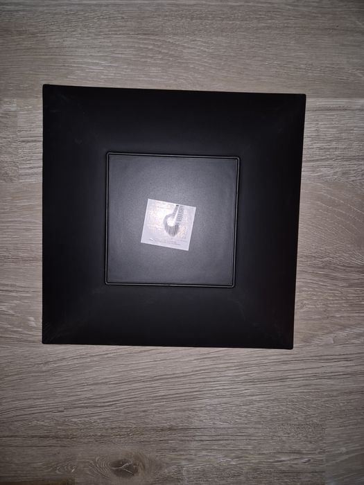 Platou Decorativ cu Spargatorul de Nuci 30x30cm