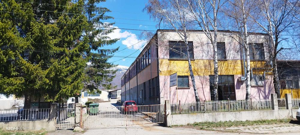 Дава се под наем Промишлена сграда в Пирдоп - 16755 кв.м за 9974.58 € - Снимка #1