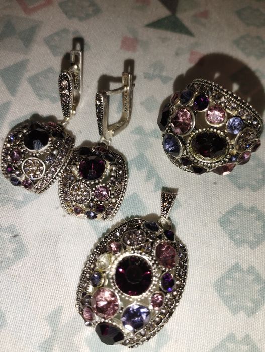 Продам новый  серебрянный набор