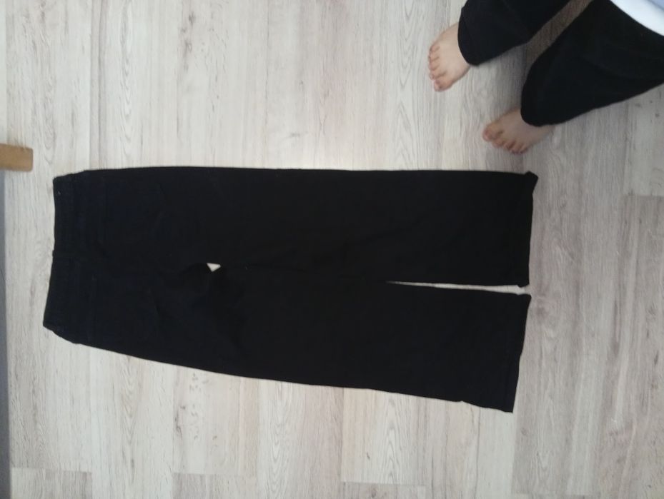 Pantaloni negri cu