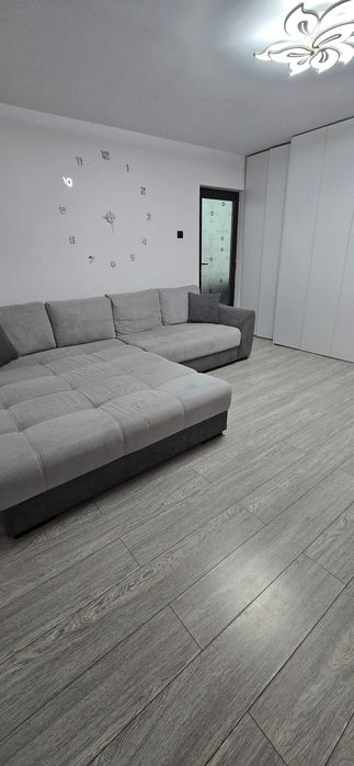 Apartament 2/3 camere de vanzare- centru, strada Toamnei