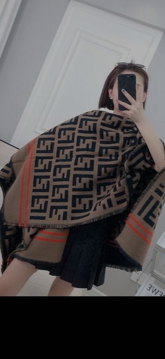 Poncho Fendi, model 2026, 4 modele