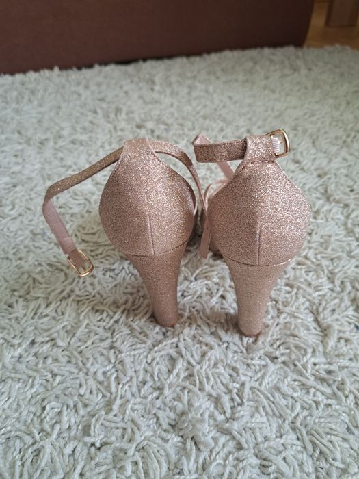 Sandale de ocazie marime 35