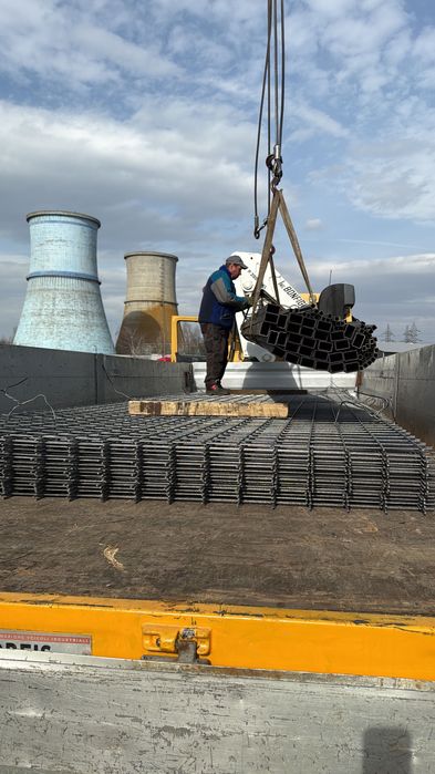 Închiriez camion cu macara/ efectuez transport