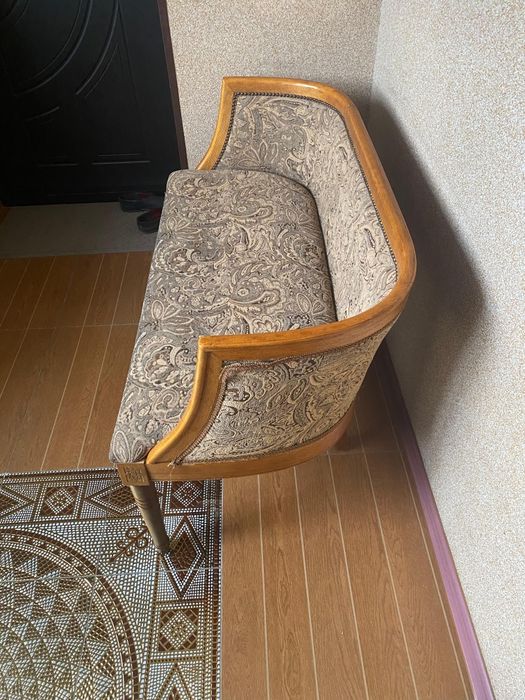 Столик, 2 кресло и диванчик