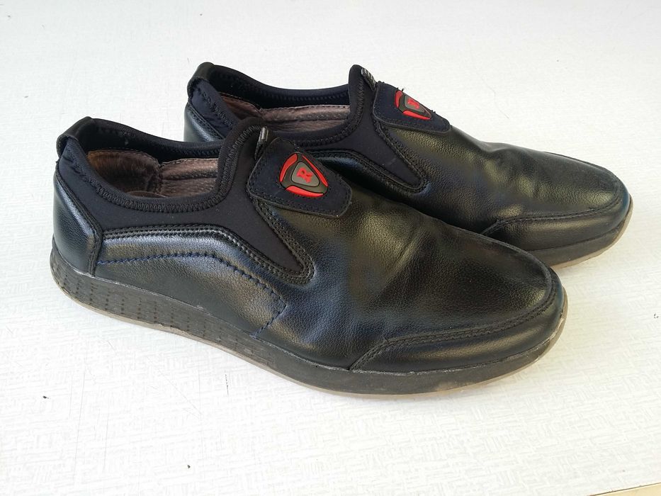 Туфли на мальчика 36 размер.