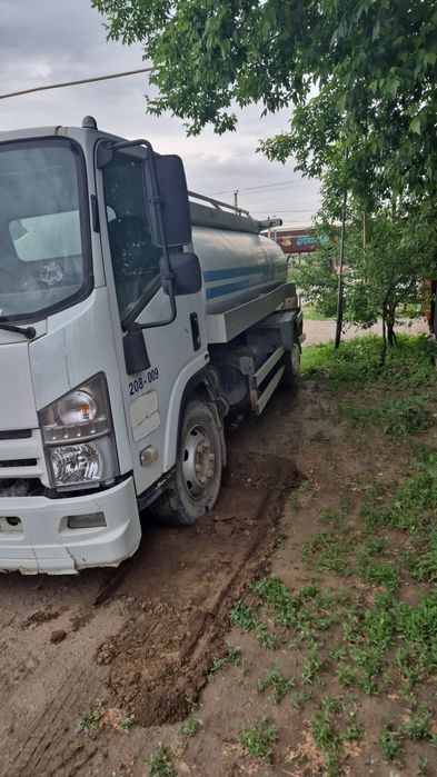 Продам бензовоз Исузу
