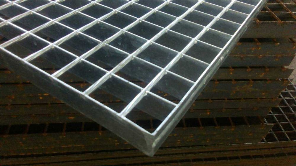 Метална решетка за английски двор или градина