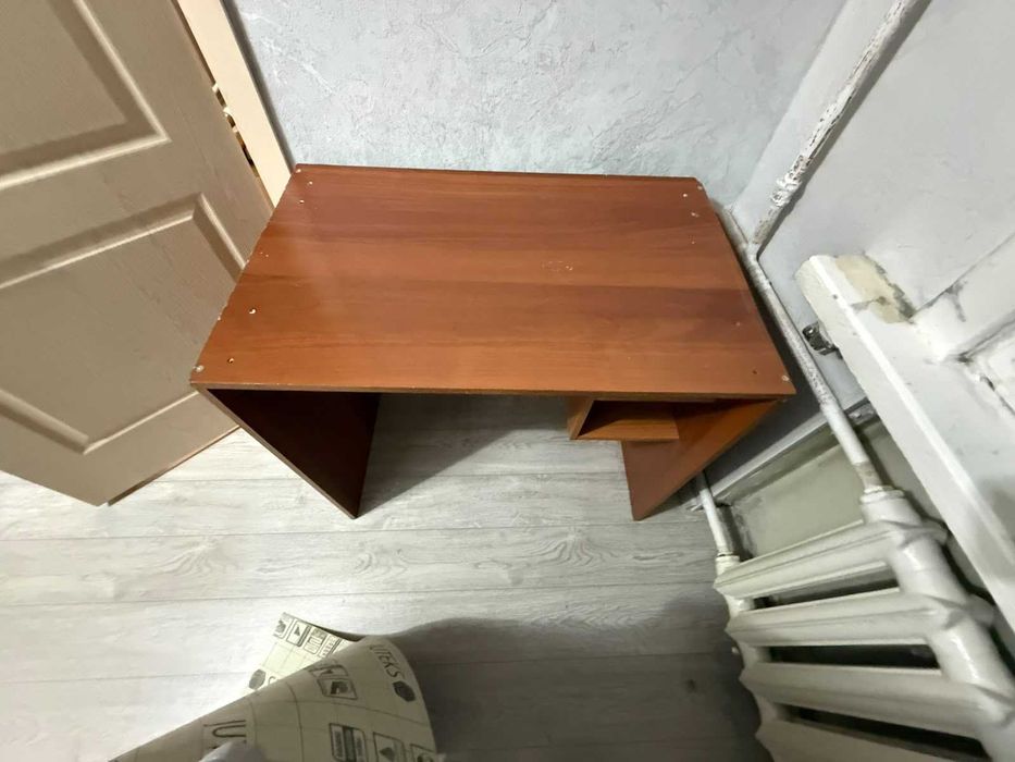 Стол для учебы офиса