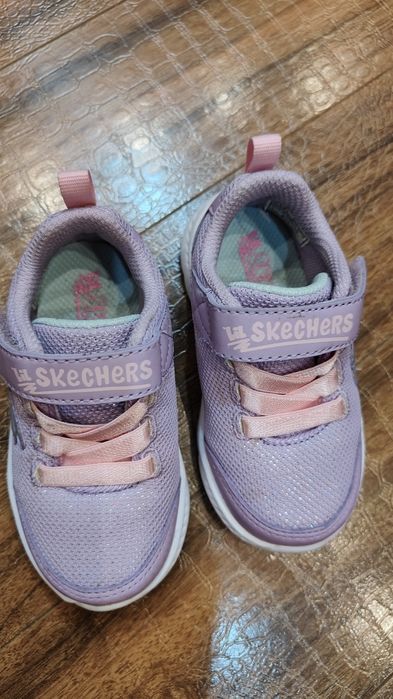 Продам кроссовки skeachers на девочку
