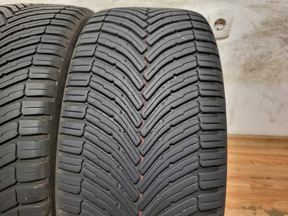 225/40/18 Bridgestone / 215/45/18 Continental / всесезонни гуми