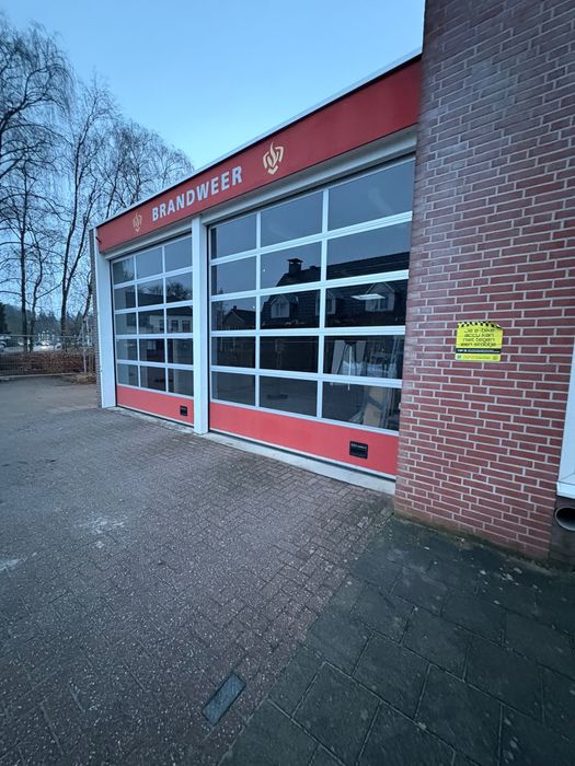 Продавам секционни електрически врати налични и други размери