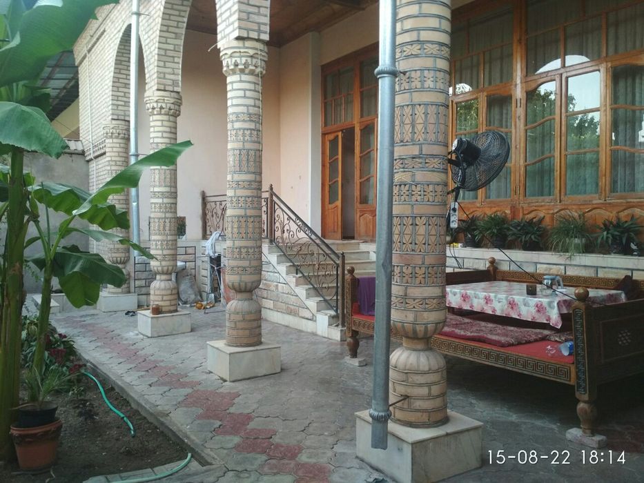 6 Сотих уй сотилади 8 хонали Хамма шароит бор