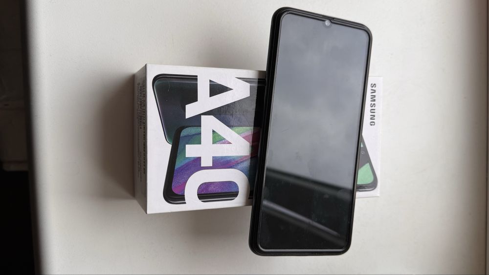 Samsung A40 в хорошем сост