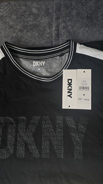 Продам оригинальную футболку DKNY