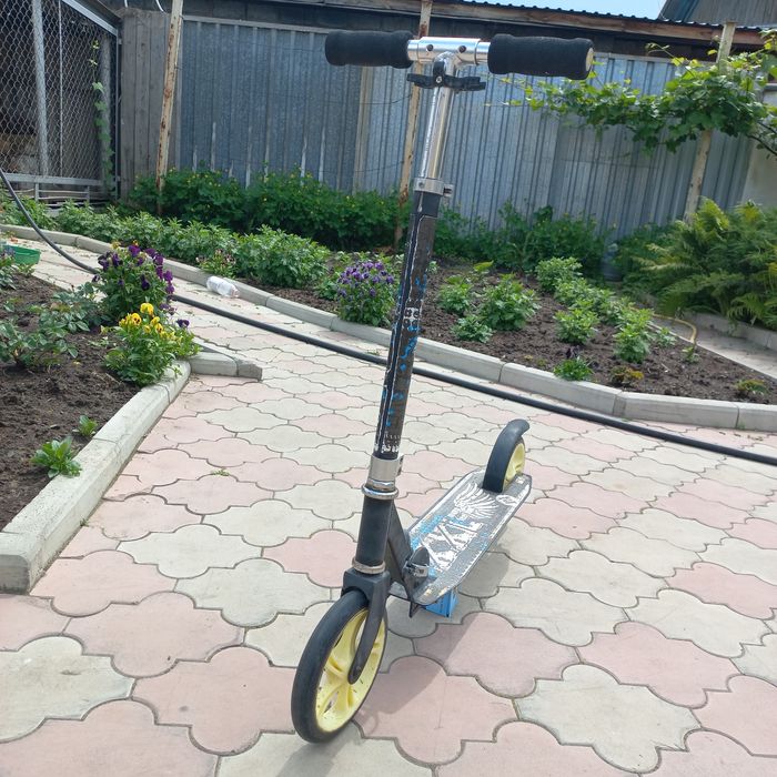 Продам самокат металлический.