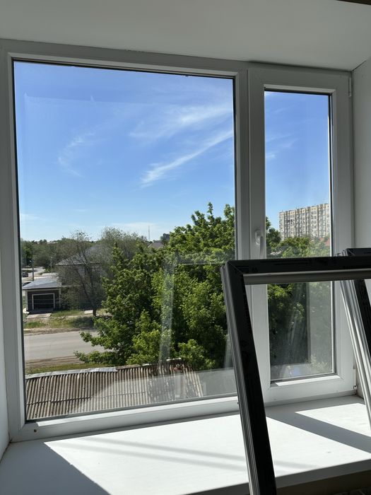 Продам пластиковые окна б/у 157*158