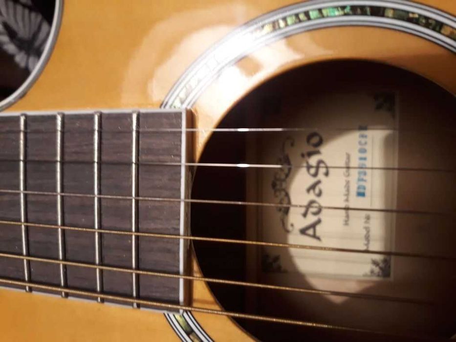 Продам аккустическую гитару.