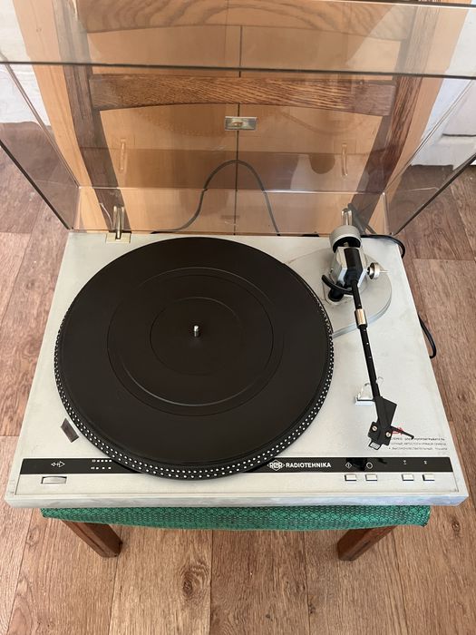 Виниловый проигрыватель