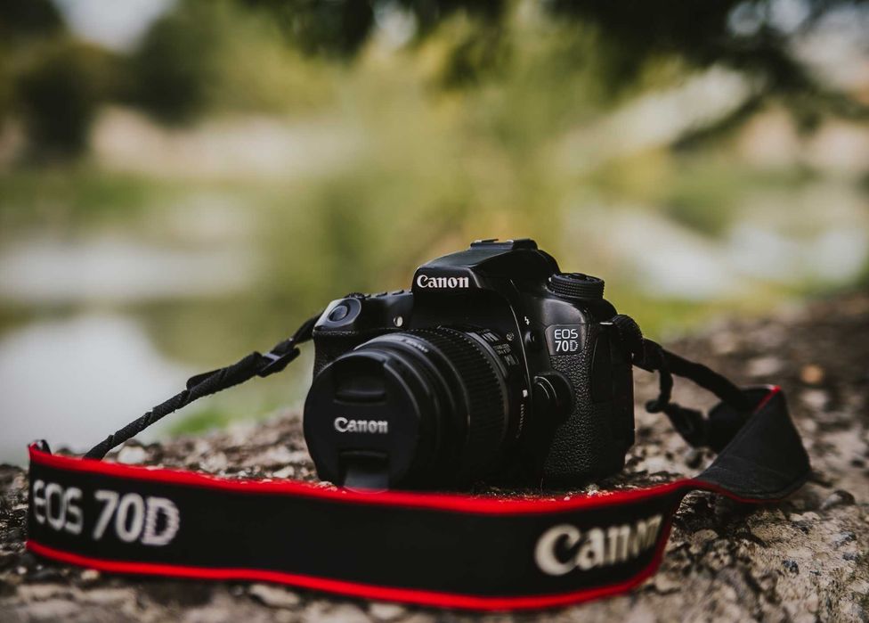 Aparat foto canon 70d cu obiectiv 18-55 mm cu stabilizare