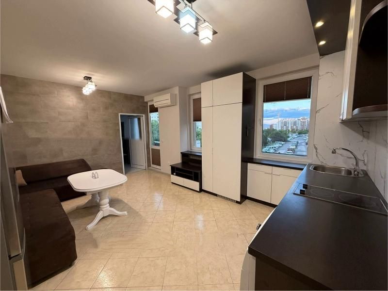 Дава се под наем Двустаен апартамент в София, Младост 4 - 67 кв.м за 647.19 € - Снимка #2