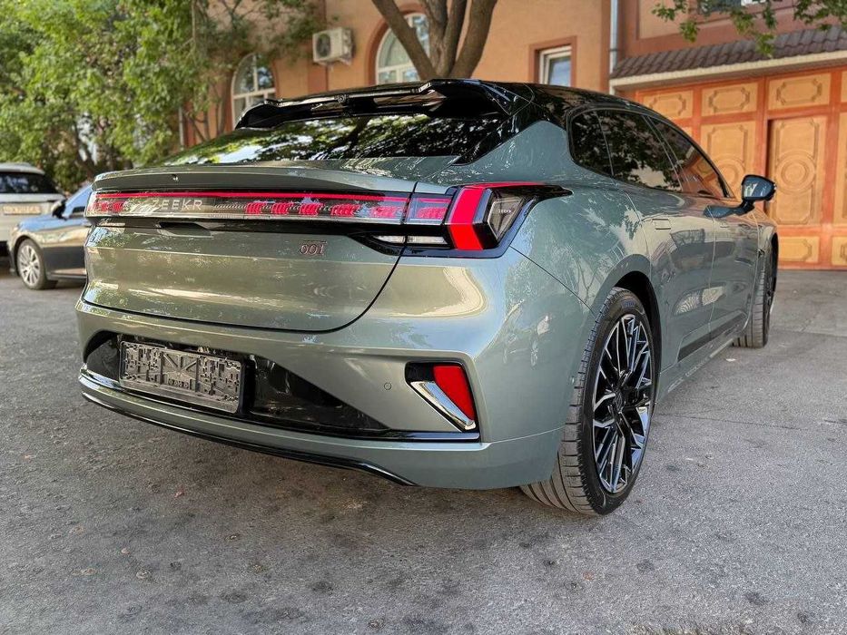 Zeekr 001 24 kuzov polniy bron 34000 probeg