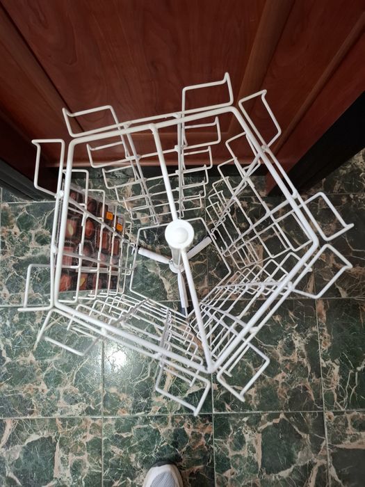 Въртящ се стелаж за картички