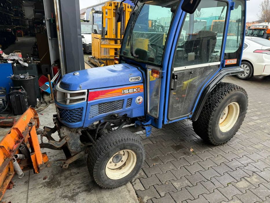 Tractor ISEKI cu accesorii : lama de zapada si cositoare
