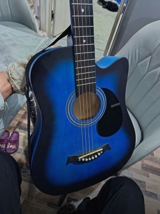 Acustik gitara 38 o'lchamli. 620 ming kelishamiz
