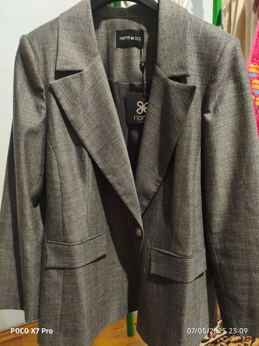 Yangi pidjak kostyum