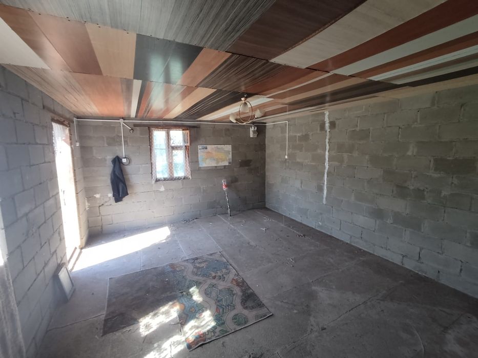 Дача почти на берегу озера ,,едучее,,