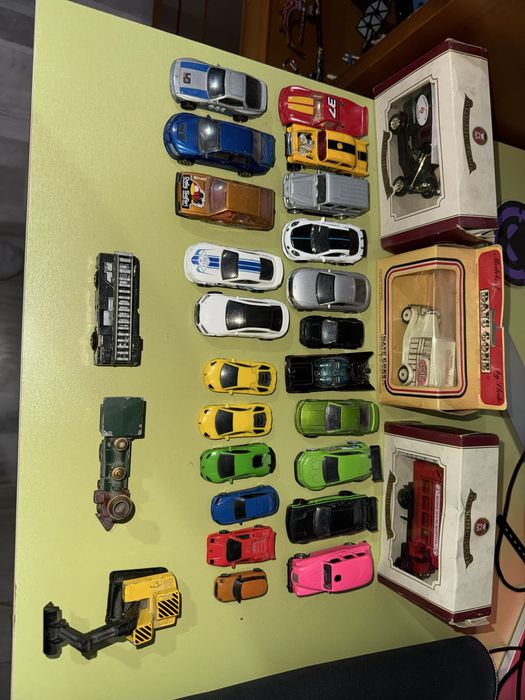 Метални и пластмасови колички