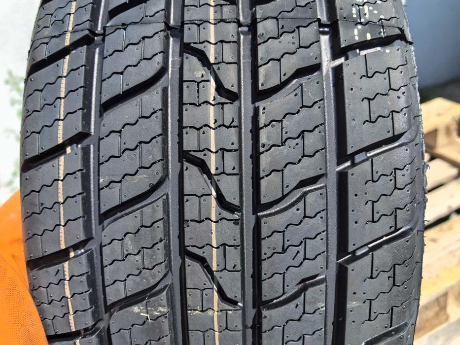 225/45/17 Роял Бляк ДОТ 2023 г - 4 Сезона !