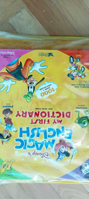Детски образователен комплект „Disney Magic English“–папка с DVD диск.
