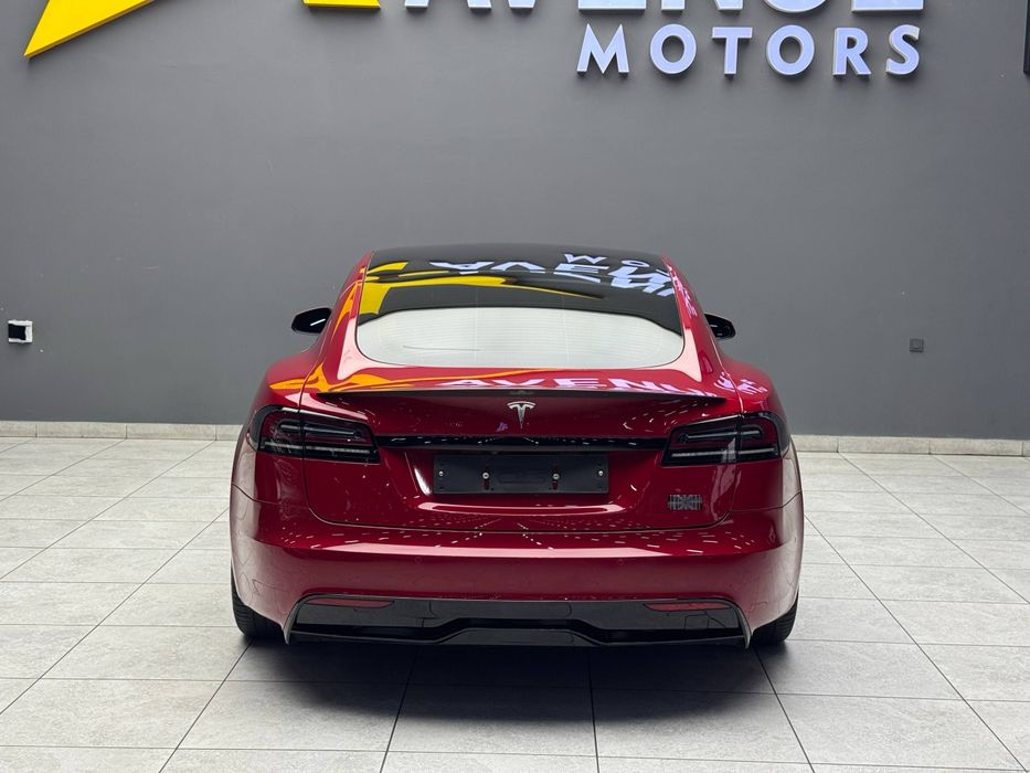 Продается Tesla Model S Plaid