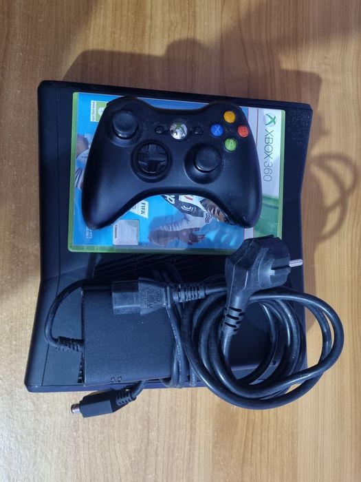 Vând un Xbox 360 + Fifa 19