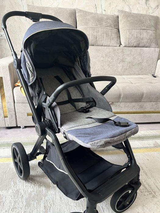 Коляска прогулчая