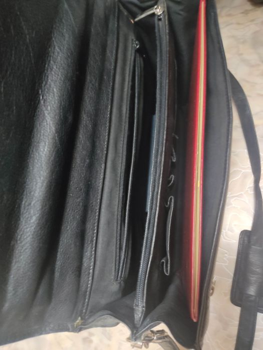 Продам портфель кожаный