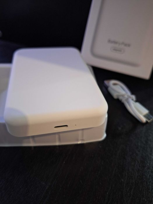 Battery Pack 10000mAh MagSafe, cablu USB-C inclus, nou