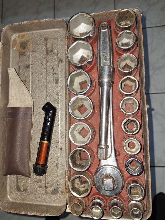 Trusa chei tubulare și manometru presiune vintage