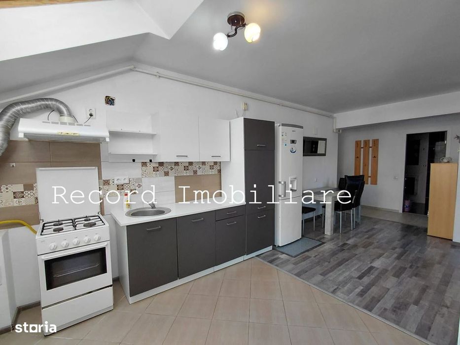 Apartament 3 camere, 2 balcoane, parcare privata Floresti str.Florilor