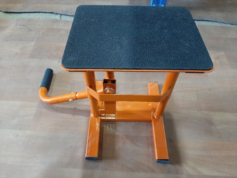 Стайка за кросов мотор 70 лева нова продава .