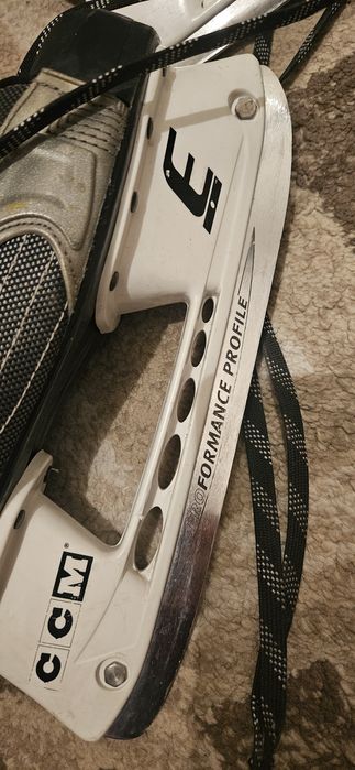 Продам коньки CCM