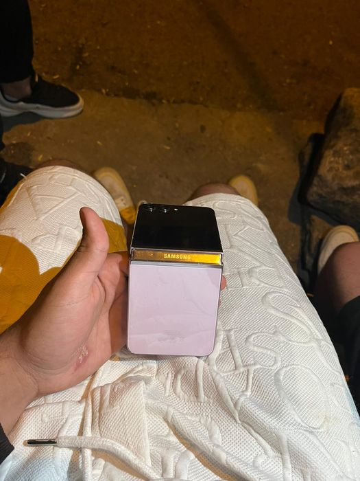 Vand sau schimb z flip 5